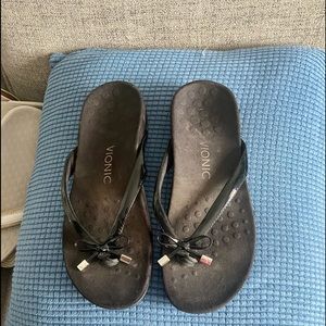 🌴Vionic Bella sandals. Arch support, bow detail. 🌴